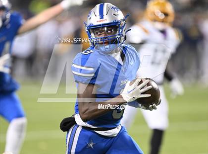 Thumbnail 3 in Archbishop Moeller vs. Olentangy Liberty (OHSAA Division 1 Final) photogallery.