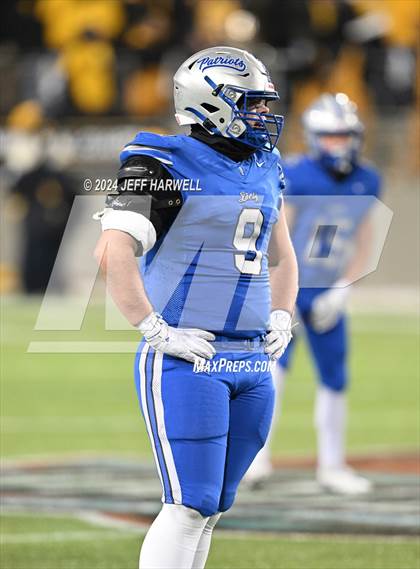Thumbnail 1 in Archbishop Moeller vs. Olentangy Liberty (OHSAA Division 1 Final) photogallery.