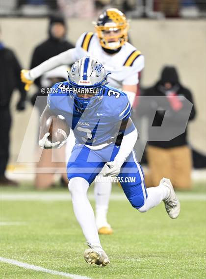 Thumbnail 3 in Archbishop Moeller vs. Olentangy Liberty (OHSAA Division 1 Final) photogallery.
