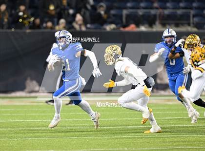 Thumbnail 2 in Archbishop Moeller vs. Olentangy Liberty (OHSAA Division 1 Final) photogallery.