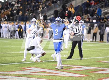Thumbnail 2 in Archbishop Moeller vs. Olentangy Liberty (OHSAA Division 1 Final) photogallery.