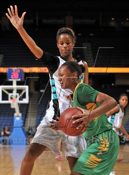 Thumbnail 3 in Long Beach Poly vs. Canyon Springs (CIF SoCal Regional D1 Final) photogallery.
