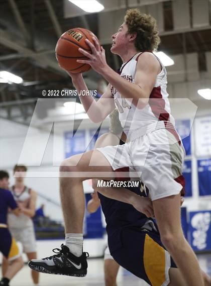 Thumbnail 1 in Gibault Catholic vs Civic Memorial (Freeburg/Columbia Holliday Tournament) photogallery.