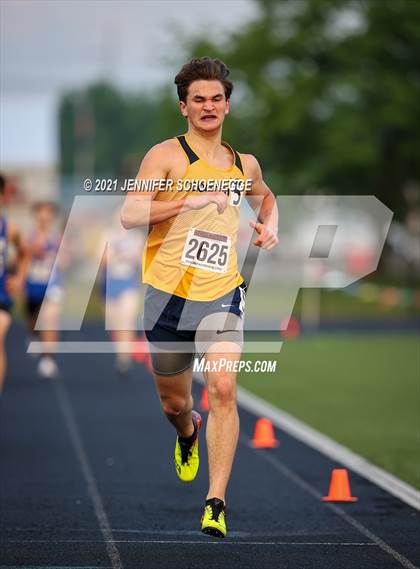 Thumbnail 2 in KHSAA Class A Region 3 Track and Field Championships photogallery.