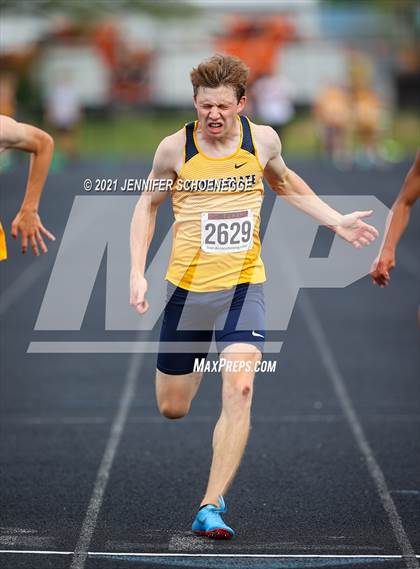 Thumbnail 1 in KHSAA Class A Region 3 Track and Field Championships photogallery.