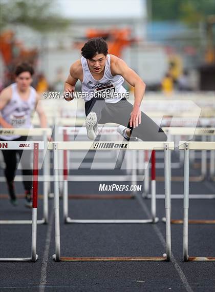 Thumbnail 2 in KHSAA Class A Region 3 Track and Field Championships photogallery.