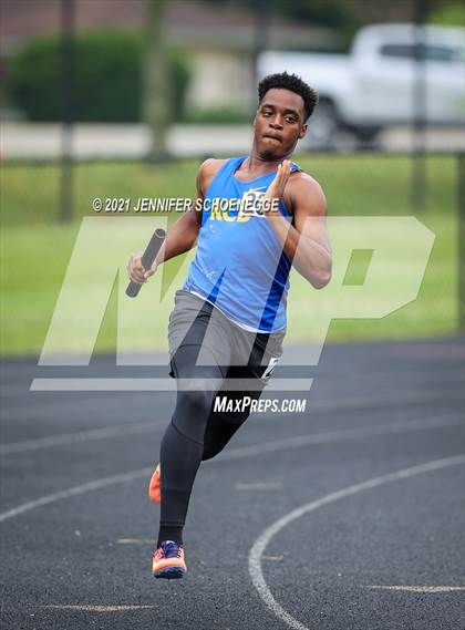 Thumbnail 1 in KHSAA Class A Region 3 Track and Field Championships photogallery.
