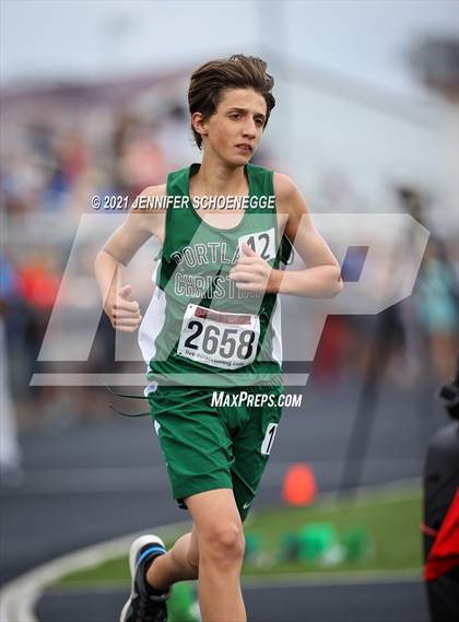 Thumbnail 2 in KHSAA Class A Region 3 Track and Field Championships photogallery.