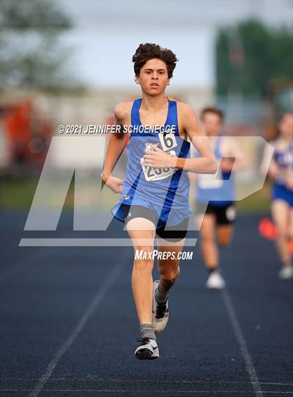Thumbnail 3 in KHSAA Class A Region 3 Track and Field Championships photogallery.