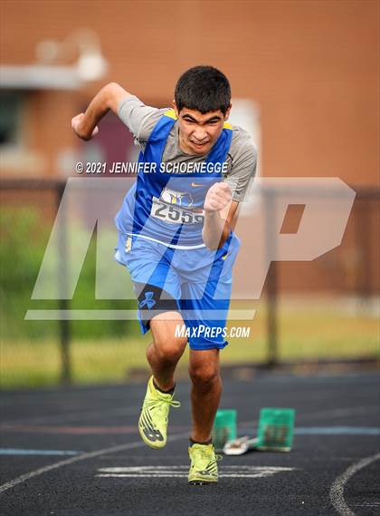 Thumbnail 3 in KHSAA Class A Region 3 Track and Field Championships photogallery.