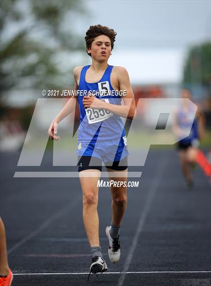 Thumbnail 2 in KHSAA Class A Region 3 Track and Field Championships photogallery.