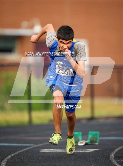 Thumbnail 1 in KHSAA Class A Region 3 Track and Field Championships photogallery.