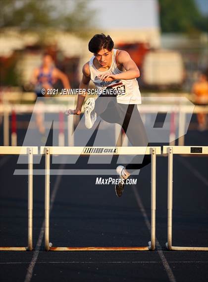 Thumbnail 2 in KHSAA Class A Region 3 Track and Field Championships photogallery.