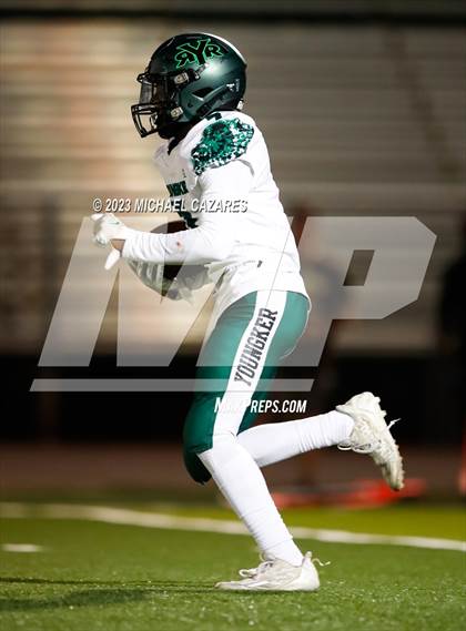 Thumbnail 3 in Youngker @ Marcos de Niza photogallery.
