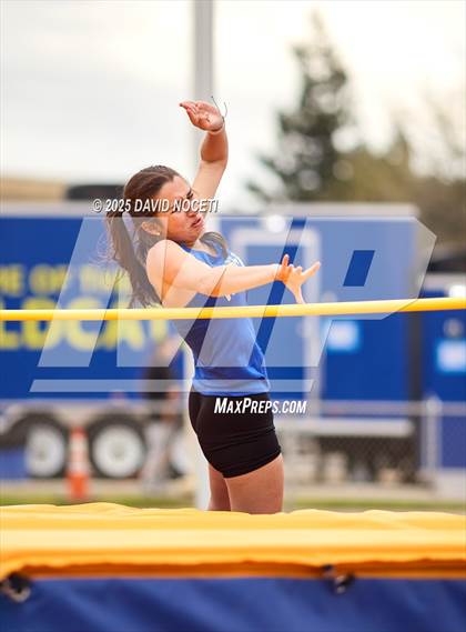 Thumbnail 1 in Southern League Track and Field photogallery.