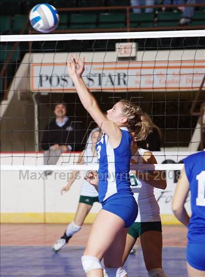 Thumbnail 1 in Lindenhurst vs. West Irondequoit (NYSPHSAA Class AA Pool Play) photogallery.