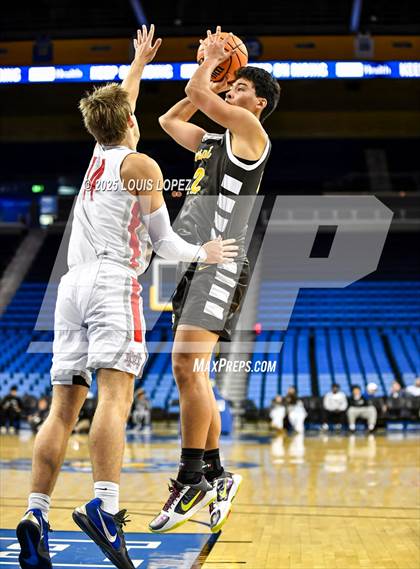 Thumbnail 2 in Crespi vs. Mater Dei photogallery.