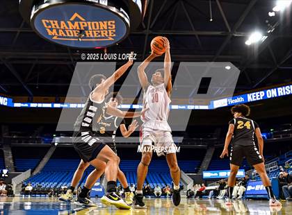 Thumbnail 3 in Crespi vs. Mater Dei photogallery.
