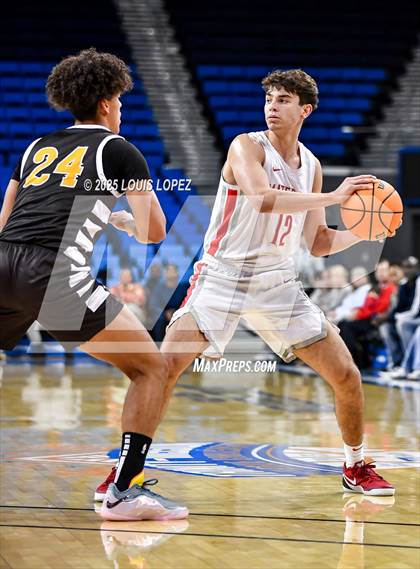 Thumbnail 3 in Crespi vs. Mater Dei photogallery.