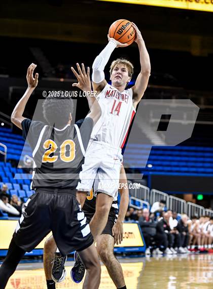 Thumbnail 2 in Crespi vs. Mater Dei photogallery.