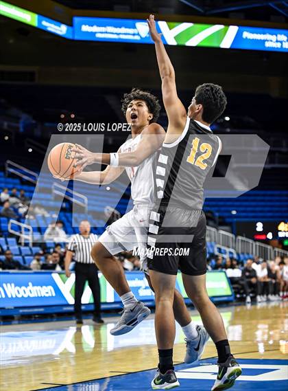 Thumbnail 3 in Crespi vs. Mater Dei photogallery.