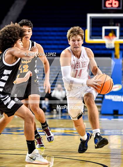 Thumbnail 1 in Crespi vs. Mater Dei photogallery.