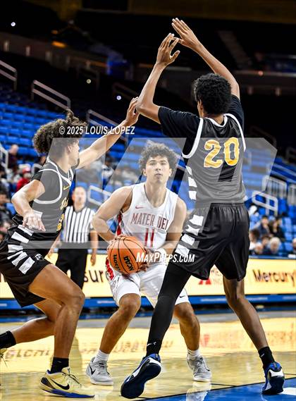 Thumbnail 1 in Crespi vs. Mater Dei photogallery.