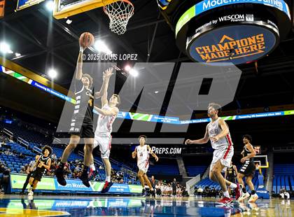 Thumbnail 1 in Crespi vs. Mater Dei photogallery.