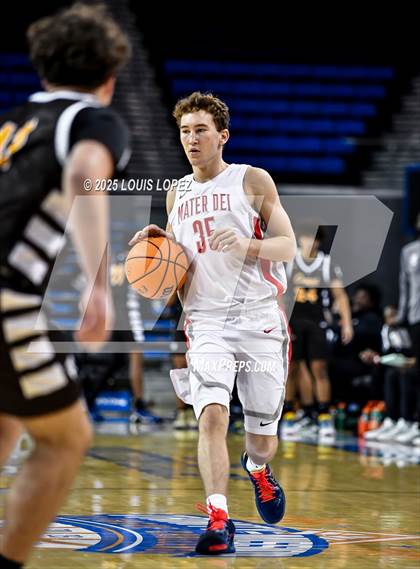 Thumbnail 3 in Crespi vs. Mater Dei photogallery.