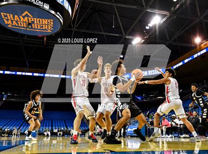 Thumbnail 3 in Crespi vs. Mater Dei photogallery.