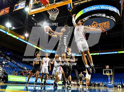 Thumbnail 1 in Crespi vs. Mater Dei photogallery.