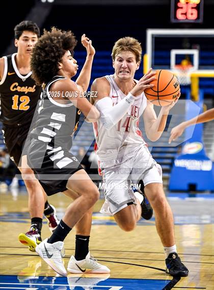 Thumbnail 2 in Crespi vs. Mater Dei photogallery.