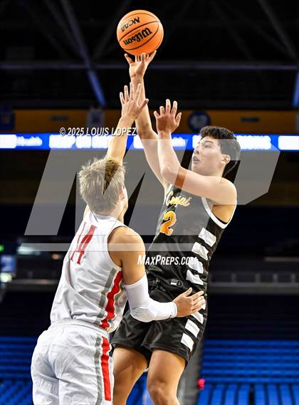 Thumbnail 1 in Crespi vs. Mater Dei photogallery.