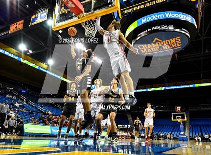 Thumbnail 2 in Crespi vs. Mater Dei photogallery.