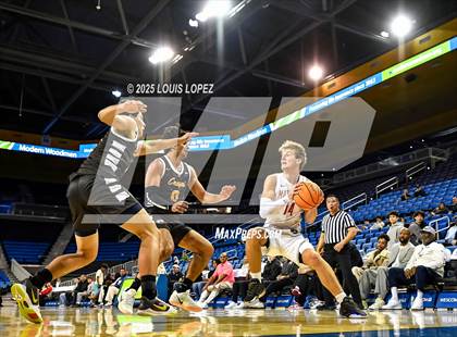 Thumbnail 1 in Crespi vs. Mater Dei photogallery.