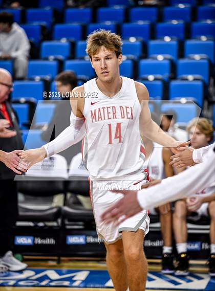 Thumbnail 1 in Crespi vs. Mater Dei photogallery.