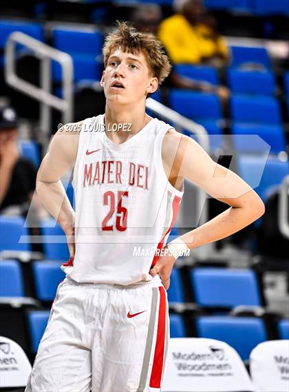 Thumbnail 3 in Crespi vs. Mater Dei photogallery.