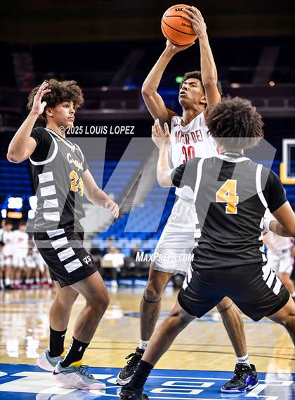 Thumbnail 2 in Crespi vs. Mater Dei photogallery.