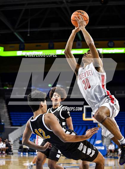 Thumbnail 1 in Crespi vs. Mater Dei photogallery.