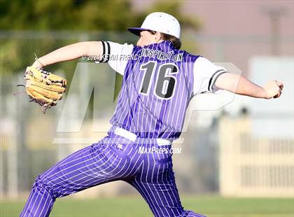 Thumbnail 3 in Douglas County vs. Valley Vista (Coach Bob National Invitational) photogallery.