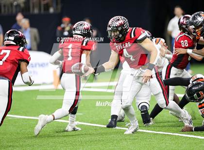 Thumbnail 3 in Union Parish vs. Many(LHSAA Division III Non-Select Final) photogallery.