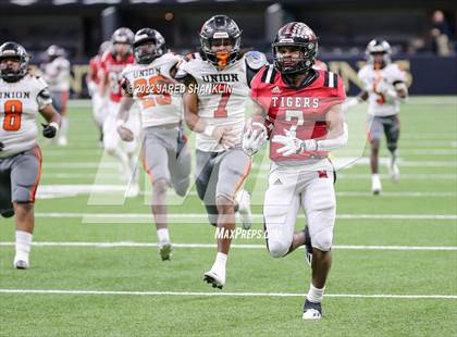 Thumbnail 2 in Union Parish vs. Many(LHSAA Division III Non-Select Final) photogallery.