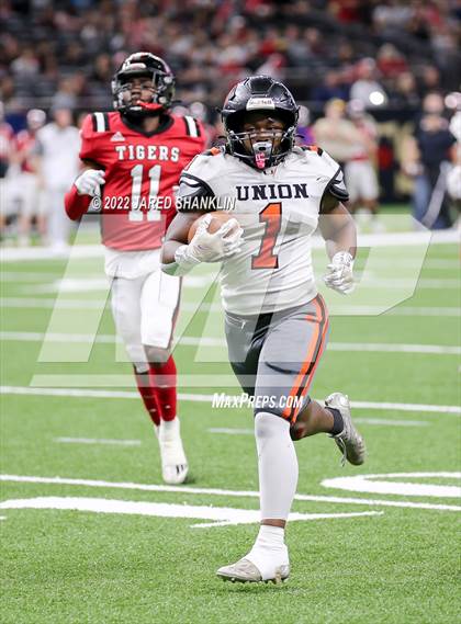 Thumbnail 2 in Union Parish vs. Many(LHSAA Division III Non-Select Final) photogallery.