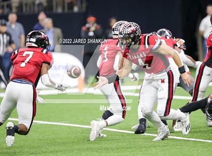Thumbnail 1 in Union Parish vs. Many(LHSAA Division III Non-Select Final) photogallery.