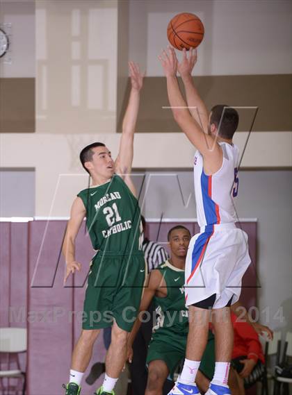 Thumbnail 2 in Moreau Catholic vs. Folsom (MaxPreps Holiday Classic) photogallery.