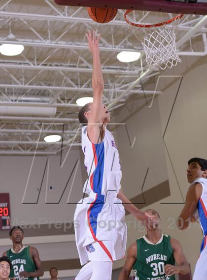 Thumbnail 3 in Moreau Catholic vs. Folsom (MaxPreps Holiday Classic) photogallery.