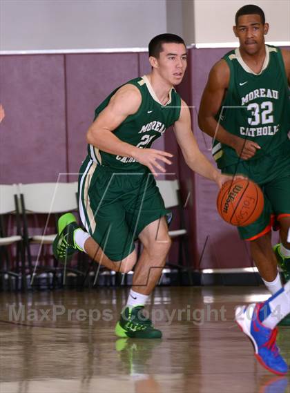 Thumbnail 2 in Moreau Catholic vs. Folsom (MaxPreps Holiday Classic) photogallery.