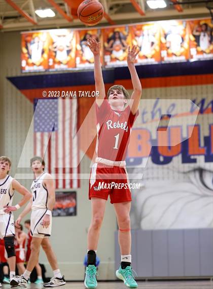 Thumbnail 2 in  Sam Rayburn vs. Tolar (UIL 2A Region II Semifinal) photogallery.