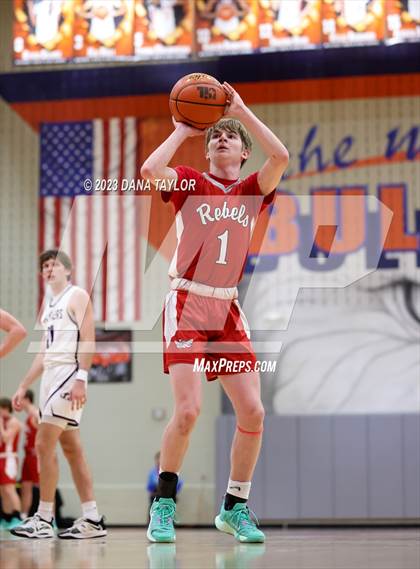 Thumbnail 3 in  Sam Rayburn vs. Tolar (UIL 2A Region II Semifinal) photogallery.