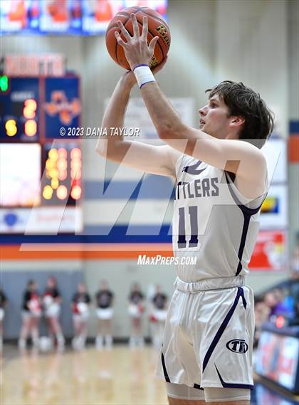 Thumbnail 3 in  Sam Rayburn vs. Tolar (UIL 2A Region II Semifinal) photogallery.